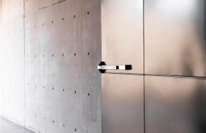 О преимуществах и недостатках стальных входных дверей