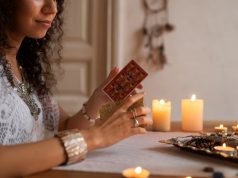 Как расклад на Таро 78 Дверей помогает в отношениях?