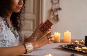 Как расклад на Таро 78 Дверей помогает в отношениях?