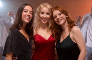 Оригинальные женские костюмы на Новый год для корпоратива