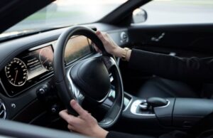 Как правильно выбрать материал для перетяжки салона авто?