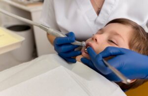 Современные методы лечения зубов во сне для детей — преимущества, этапы и безопасность