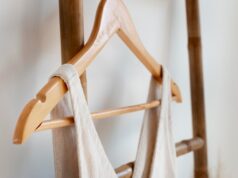 Деревянные вешалки для костюмов — идеальное сочетание стиля и долговечности
