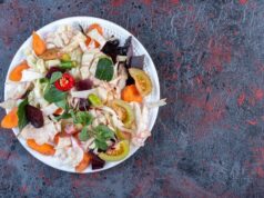 салат с сыром и колбасой простой рецепт