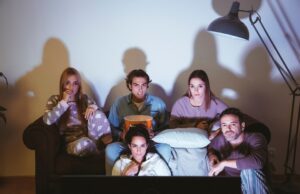 Сериалы как отражение современной культуры: тенденции и эволюция