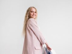 Стиль вне времени: Элегантность и комфорт в современной одежде для женщин