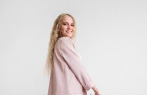 Стиль вне времени: Элегантность и комфорт в современной одежде для женщин