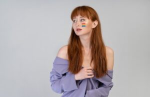 Как выбрать и ухаживать за косой челкой