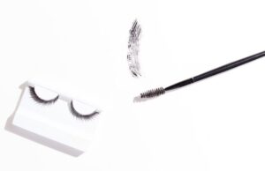 Секреты наращивания ресниц для идеального взгляда