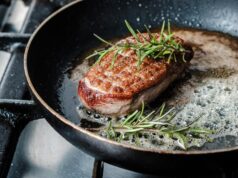 Как правильно жарить мясо на сковороде