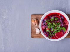 Рецепт зеленого борща с щавелем и яйцом