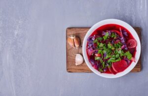 Рецепт зеленого борща с щавелем и яйцом