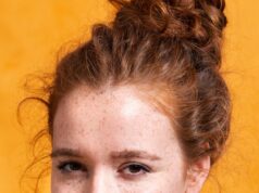 Родинка на лбу значение и возможные риски