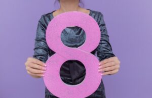 Значение сочетания 8 пентаклей в таро