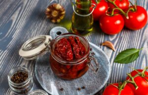 Быстрые маринованные помидоры рецепт за 15 минут