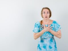 Чешется правая грудь причины и способы устранения