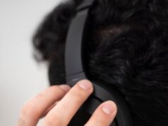 Как подключить наушники jbl к телефону или ноутбуку