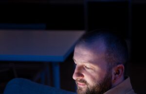 Смс на ночь любимому: искренние слова