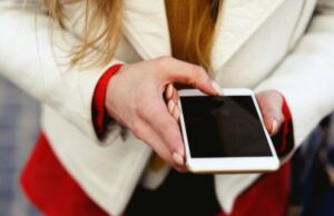 Удалить карту из КиноПоиска на телефоне