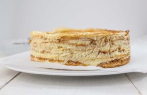 Рыбный торт из коржей Наполеон с консервой