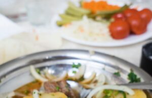 Щи из тушенки и свежей капусты