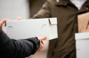 Почта: что значит «покинуло сортировочный центр»