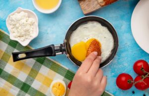 Жарка булки в молоке с яйцом