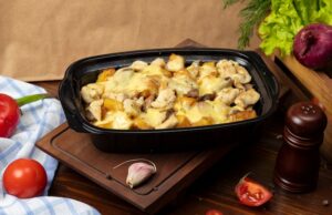 Картошка с луком и грибами в духовке