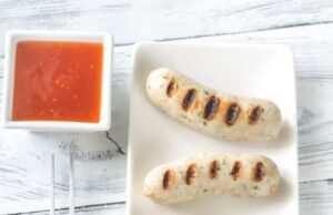 Сосиски в тесте из слоеного дрожжевого теста