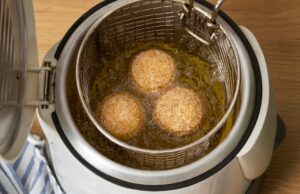 Котлеты в духовке с подливкой: рецепт с фото