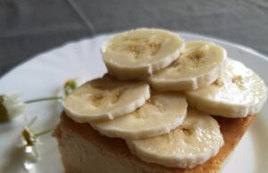 Торт из печенья, сгущенки и банана