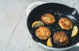 Сочные свиные котлеты на сковороде