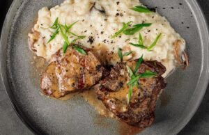 Мясо в Сметане с Луком на Сковороде