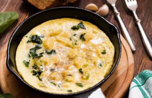 Заливной пирог с луком и яйцом