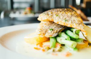 Рыбное филе с картошкой в духовке