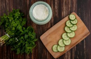 Соленые огурцы: 10 идей кроме рассольника