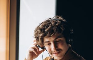 Как записать парня на английском: перевод и примеры