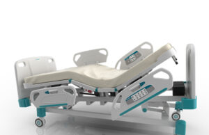 Функциональные медицинские кровати для лежачих больных: электрические и механические решения