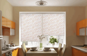 Эффективные способы защиты от солнца и насекомых: выбор штор и москитных сеток