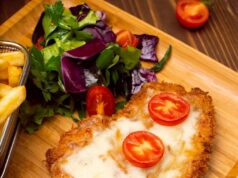 Куриное филе с помидорами и сыром