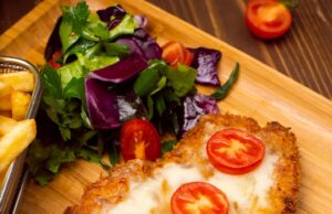 Куриное филе с помидорами и сыром