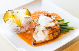 Рыба с овощами в духовке со сметаной