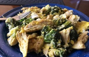 Салат с брокколи и курицей: простой рецепт