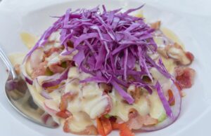 Салат с пекинской капустой и колбасой