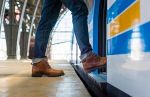 Как определить нумерацию вагонов поезда