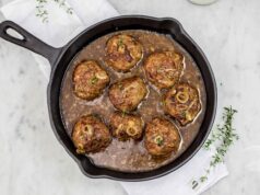 Гнездо с фаршем на сковороде: простой рецепт