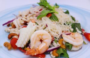 Самый вкусный салат с кальмарами: рецепт