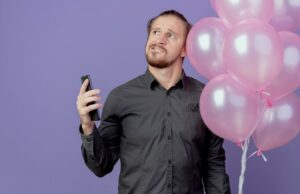 Как определить день рождения в WhatsApp