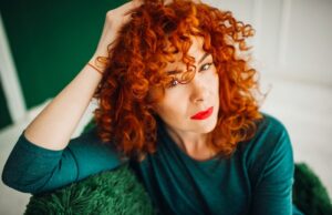 Карамельный цвет волос и зеленые глаза: идеальное сочетание