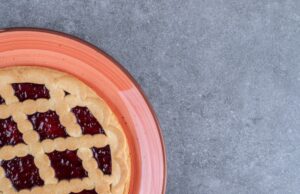 Пирог с вареньем в мультиварке: простой рецепт